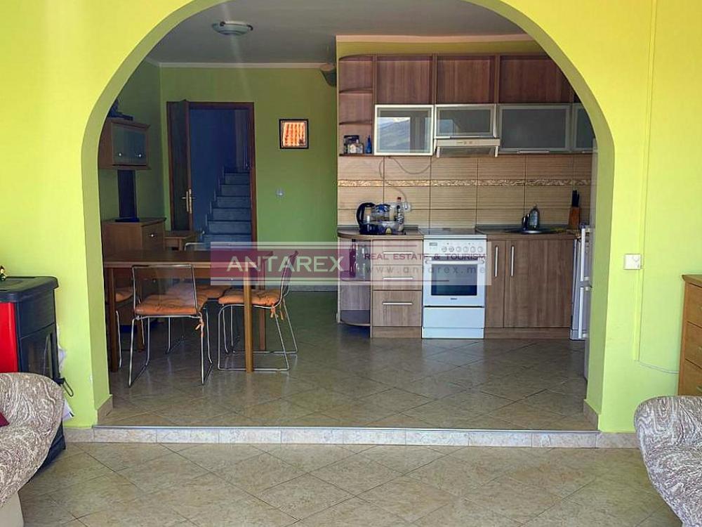 house with sea view for sale in Lushtica