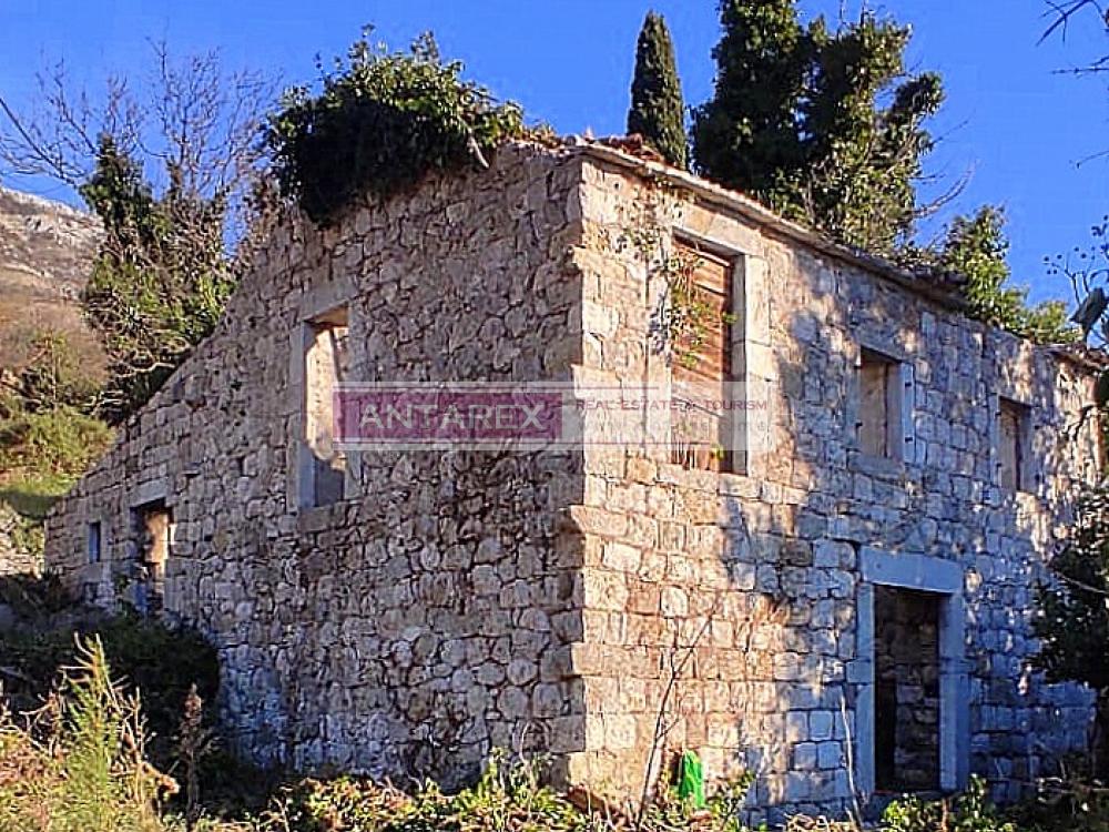 Купить дом под реставрацию в Черногории