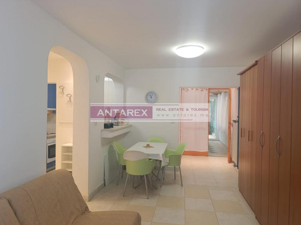 Купить квартиру с одной спальней в Будве