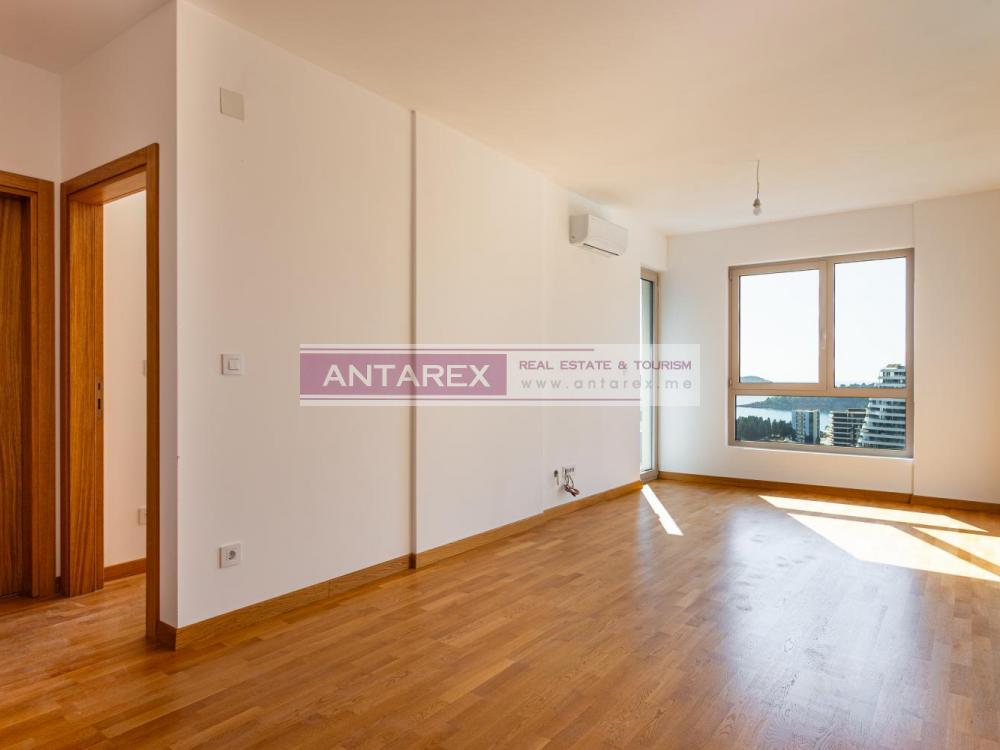 One-bedroom apartment with sea view in Becici