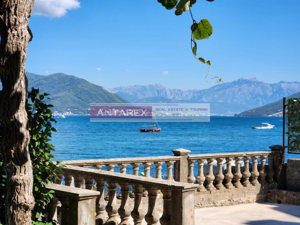 Купить дом на первой линии в Черногории