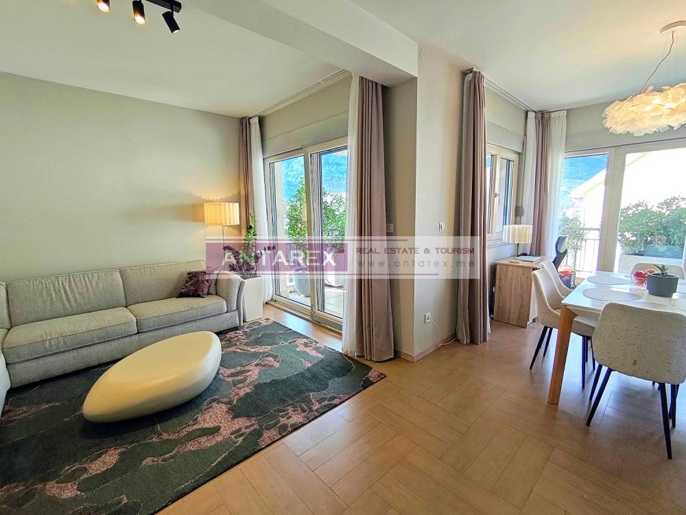 Apartment at the seashore in Kotor for sale