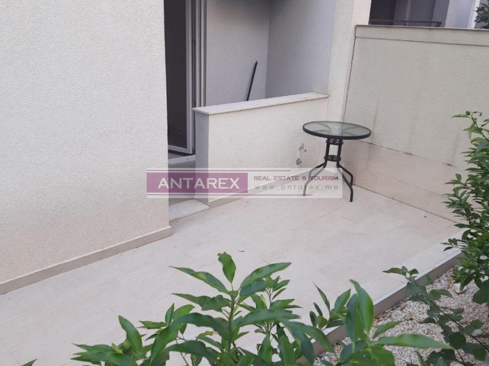 One-bedroom apartment with yard in Budva for sale