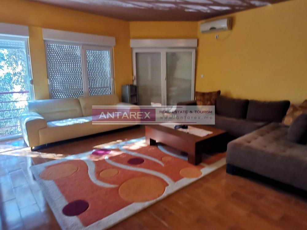 Two-bedroom furnished apartment in Petrovac for sale
