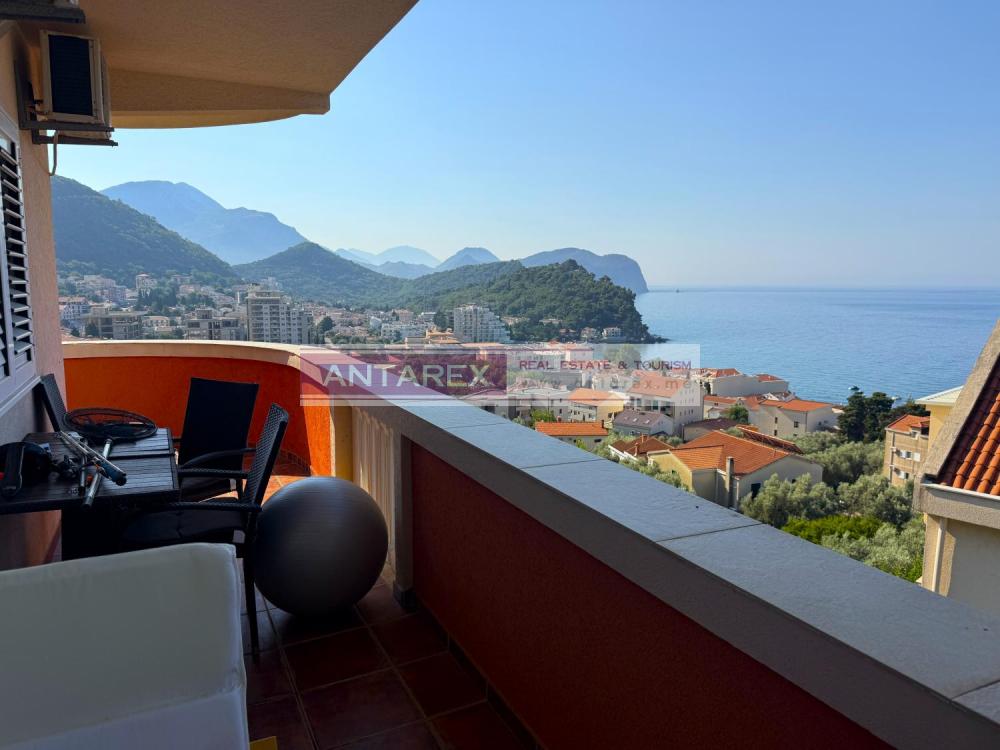 Two-bedroom apartment with sea view for sale in Petrovac