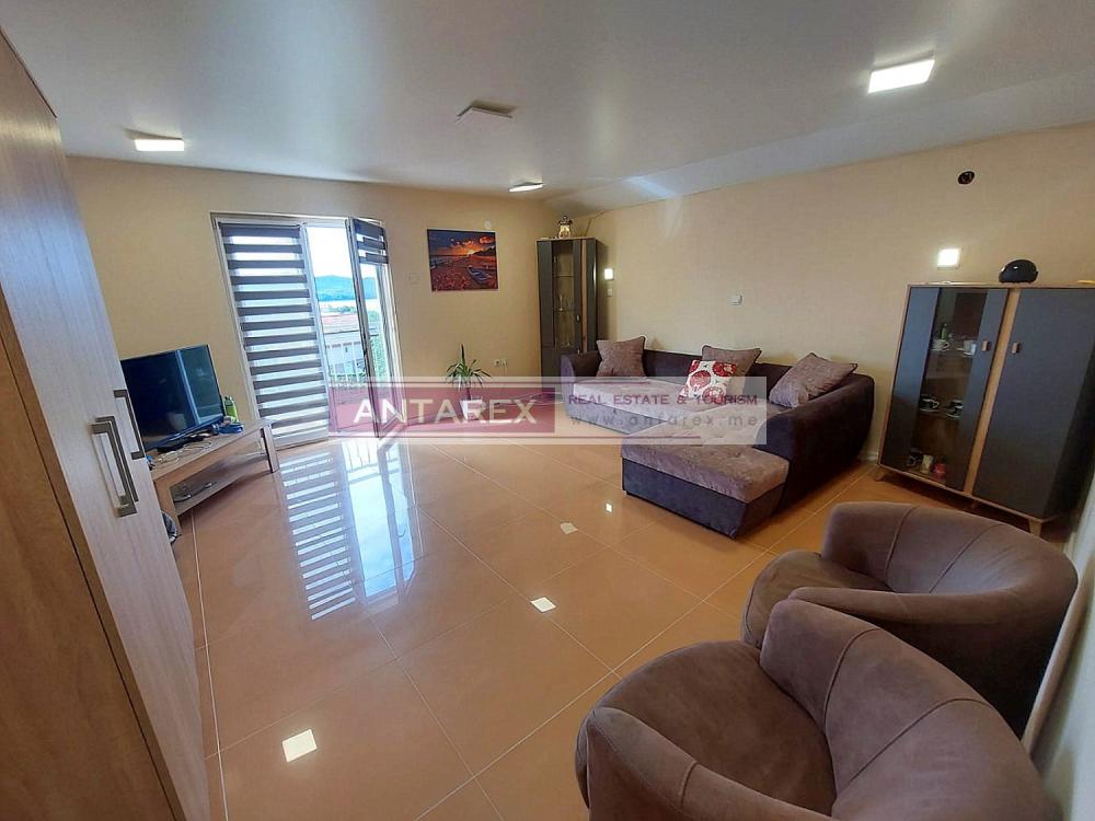 Spacious Apartment in a quiet Mrcevac area in Montenegro for sale