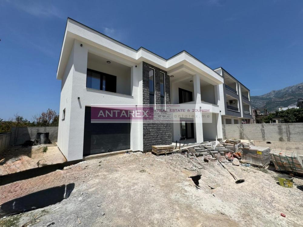 modern villa with swimming pool in Bar for sale