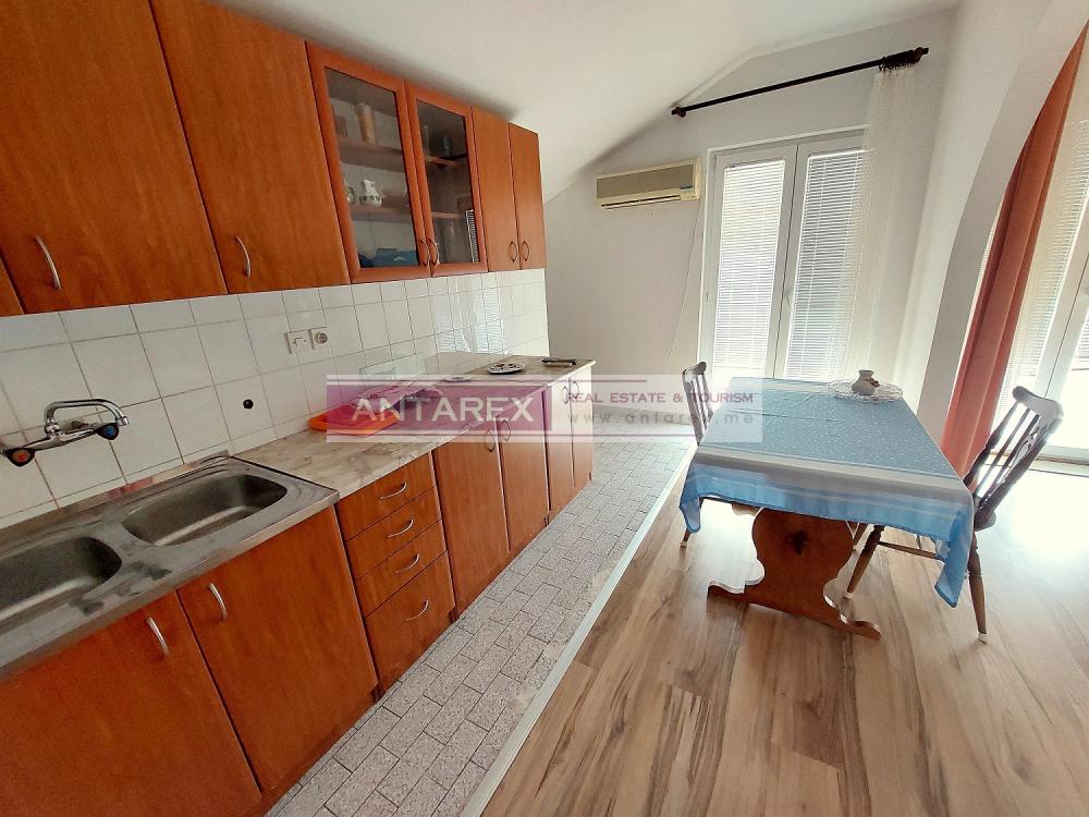 Spacious house near the sea in Baosici for sale