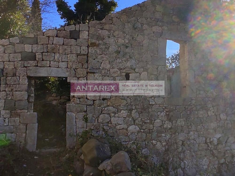 Stone house for  restoration in Montenegro