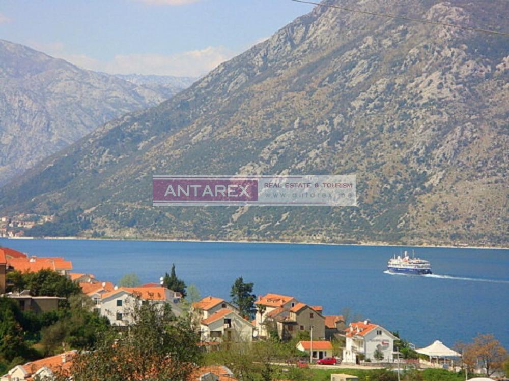 Wohnung mit Grundstück in Stoliv