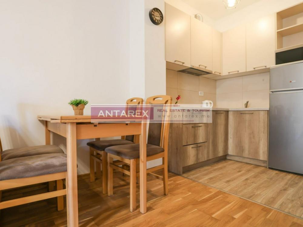 One-bedroom apartment in new building near the sea for sale in Budva