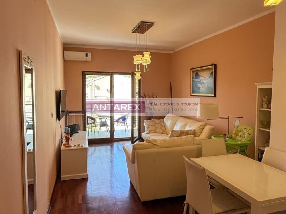  apartment with a garage for sale in  Petrovac