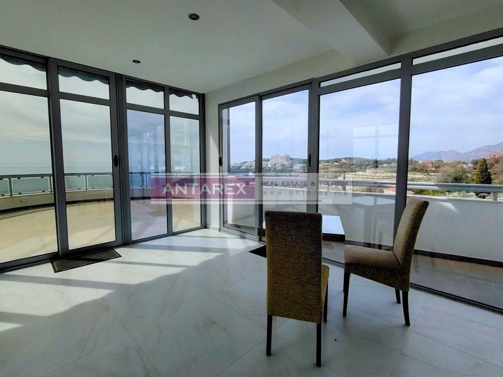 penthouse with sea view in Dobra Voda for sale