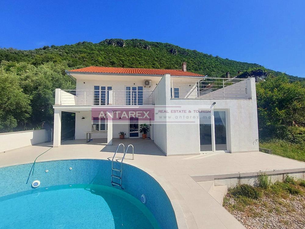 Family house with sea view in Djenovici for sale