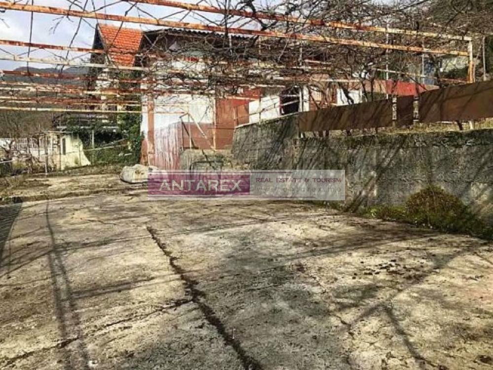 Land plot with a house in Montenegro