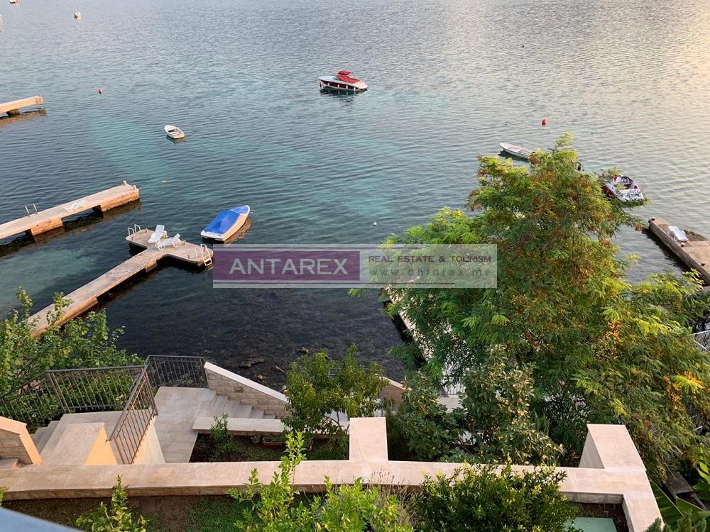 купить виллу на первой линии в Херцег-Нови