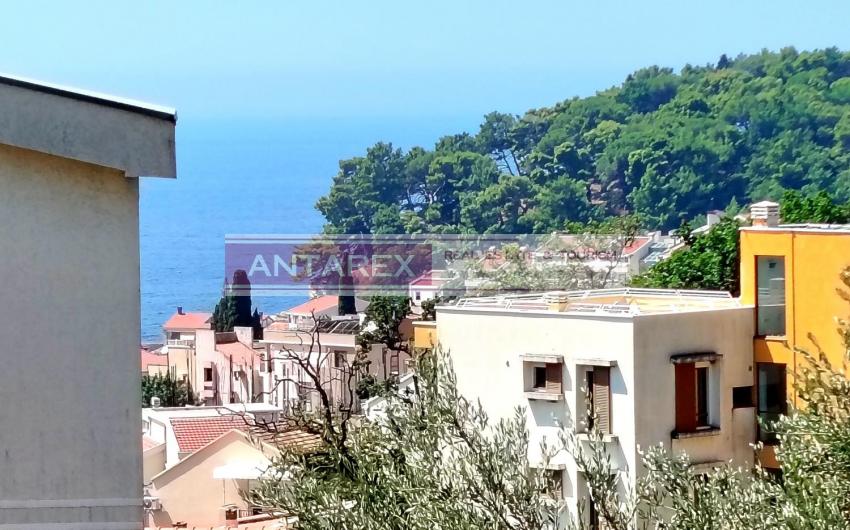 Excellent apartment with sea view in Petrovac for sale