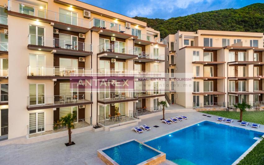 Apartment with sea view in new complex with swimming pool in Budva for sale