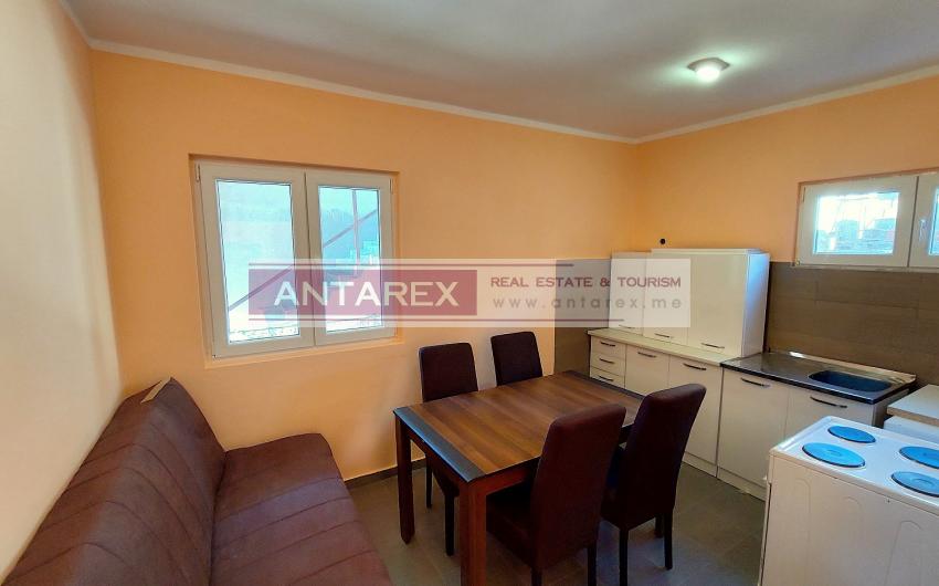 Apartment with a plot in Zelenika