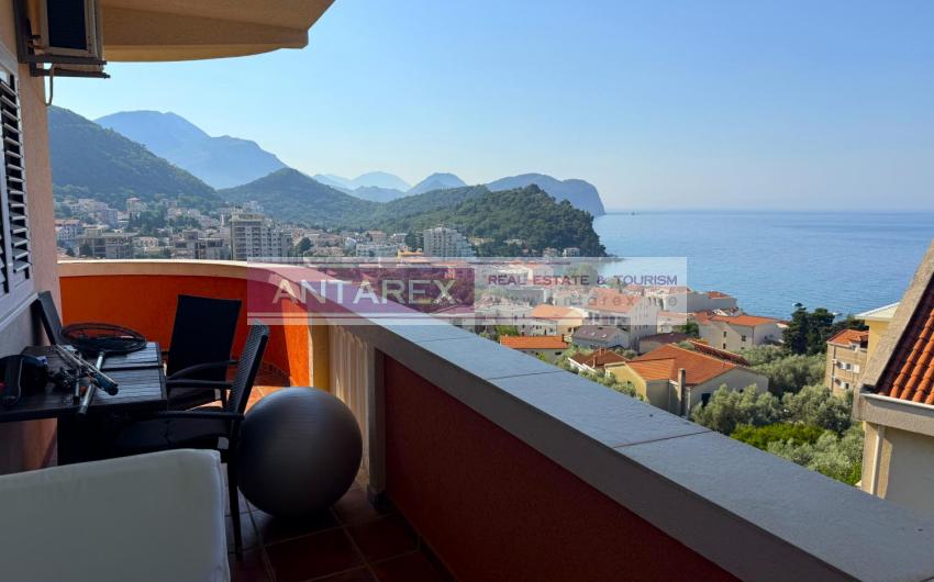 Two-bedroom apartment with sea view for sale in Petrovac