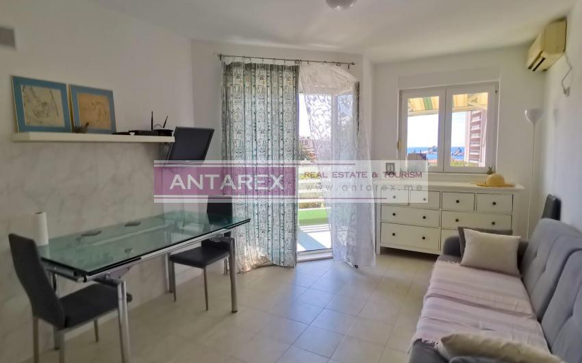 One-bedroom apartment with sea view in Petrovac