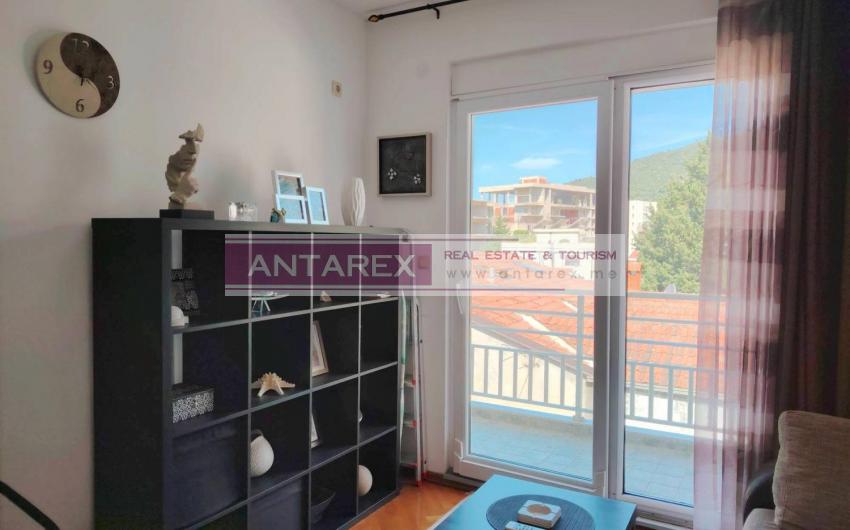 One-bedroom apartment near the sea in Petrovac for sale