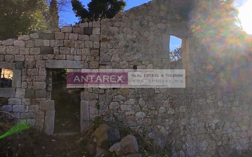 Stone house for  restoration in Montenegro