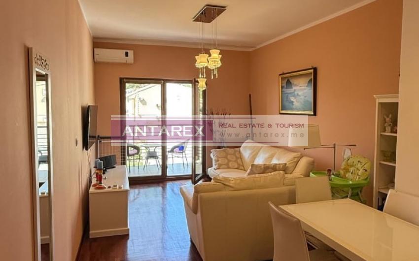  apartment with a garage for sale in  Petrovac