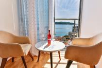 Купить квартиру с видом на море в Рафаиловичи