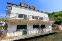 House with apartments near the sea in Zelenika, Herceg Novi for sale