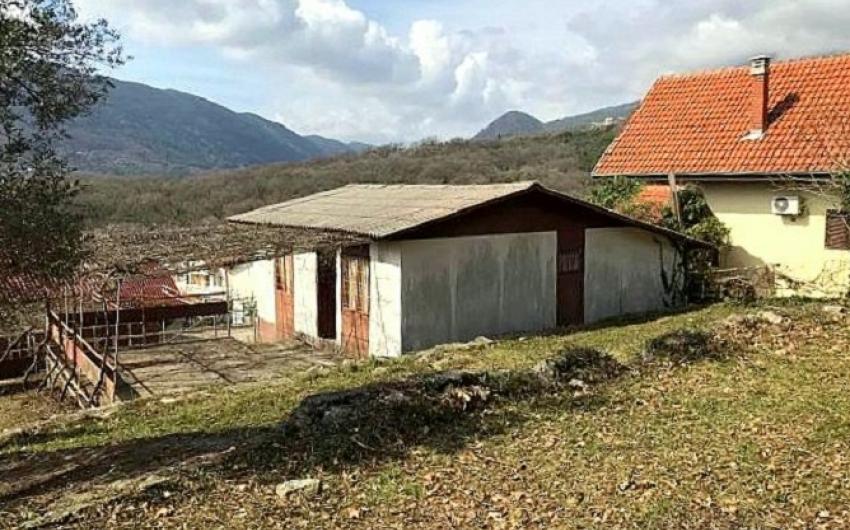 Земельный участок с домом в Черногории